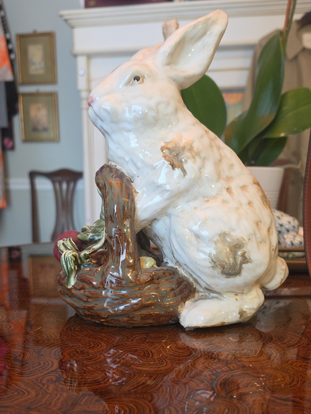 Charming Majolica-style glazed ceramic Rabbit Figurine Excellent Cond.